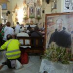 7.-El beato Olallo Valdés en primer plano dentro del santuario. Foto. AMD
