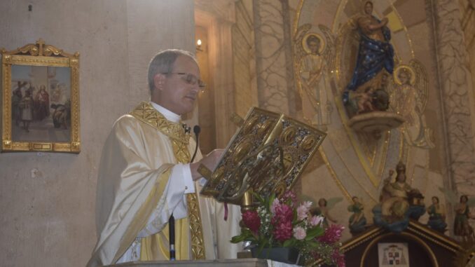 En la misa por sus 25 años de sacerdocio