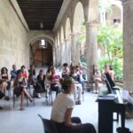 Alumnos de la cátedra de canto lírico de la Universidad de las Artes en el taller de interpretación de repertorio sacro musical, con Ruth Toledo