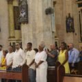 Haila María Mompié, Alain Pérez y Yomil, entre los primeros feligreses en llegar a la parroquia