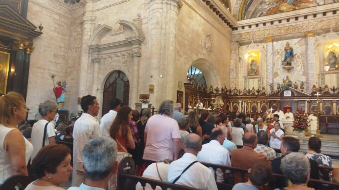 Misa Crismal Feligreses asisten a una misa en la Catedral de La Habana